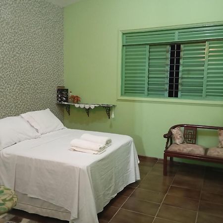 Hospedagem Casa Da Waldir, Quarto Suite 01 Goias Bagian luar foto